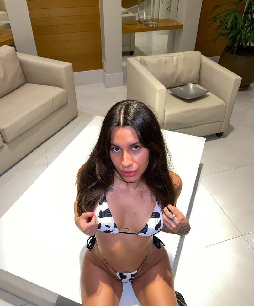 25P Fernanda Motta nude