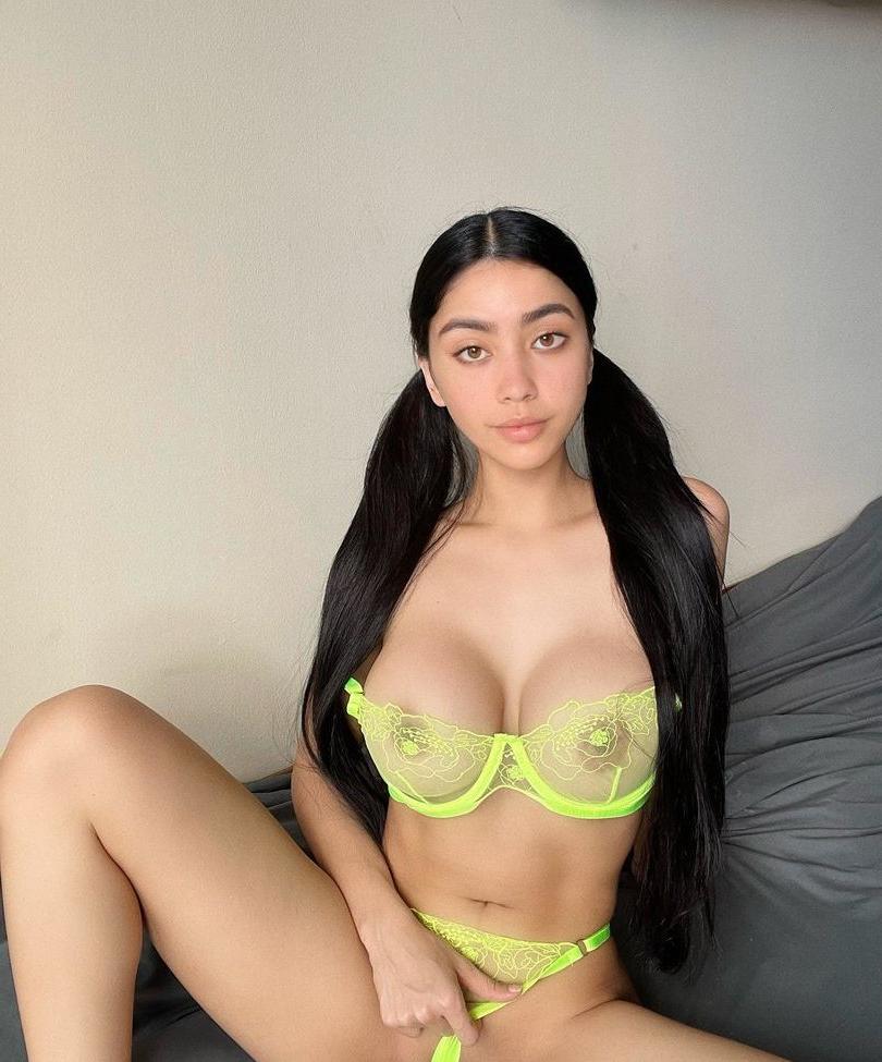 25P Valentina Olivias nude
