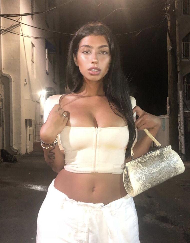 25P Merk Twain nude