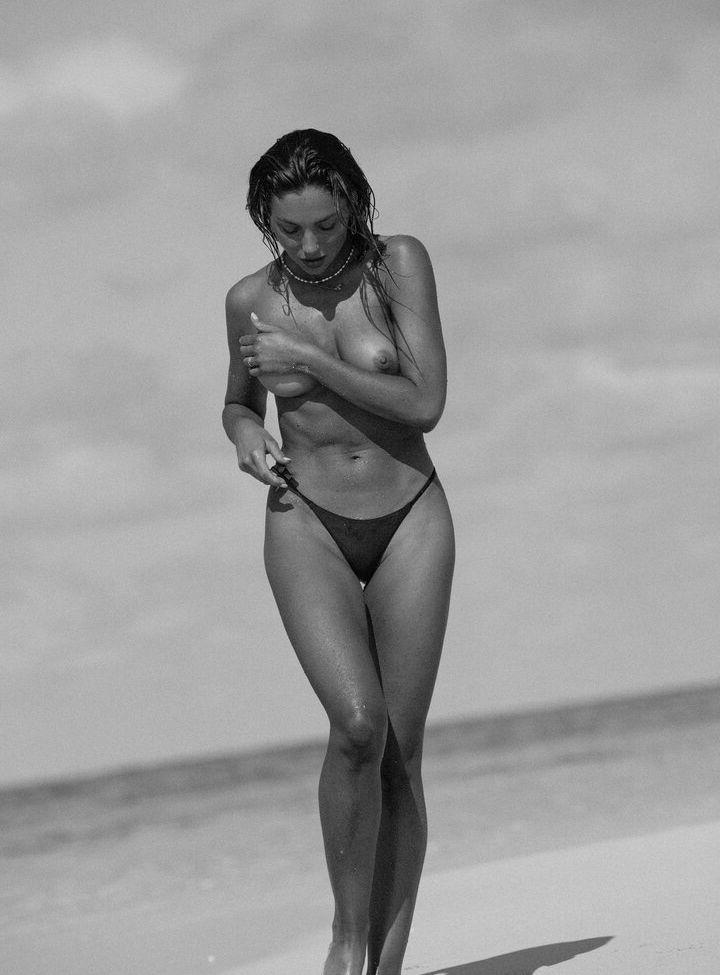 25P Natalie Roser nude