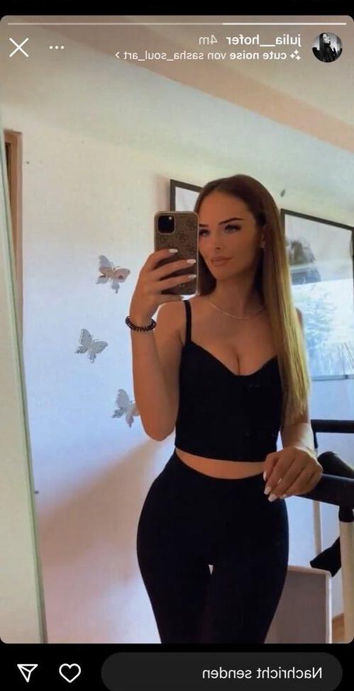 25P Julia Hofer nude