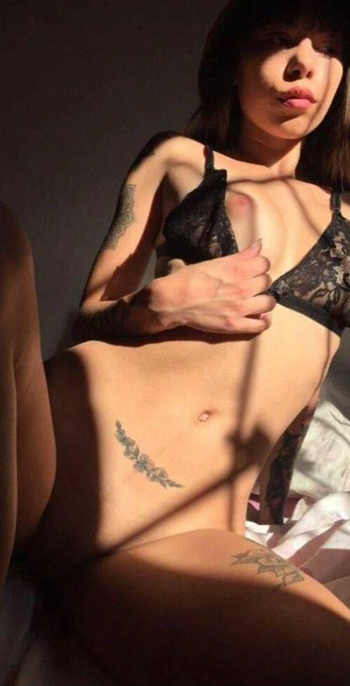 25P Melina Nanni nude
