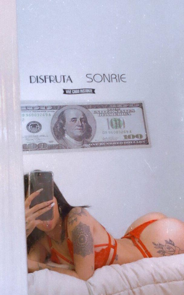25P Melina Nanni nude
