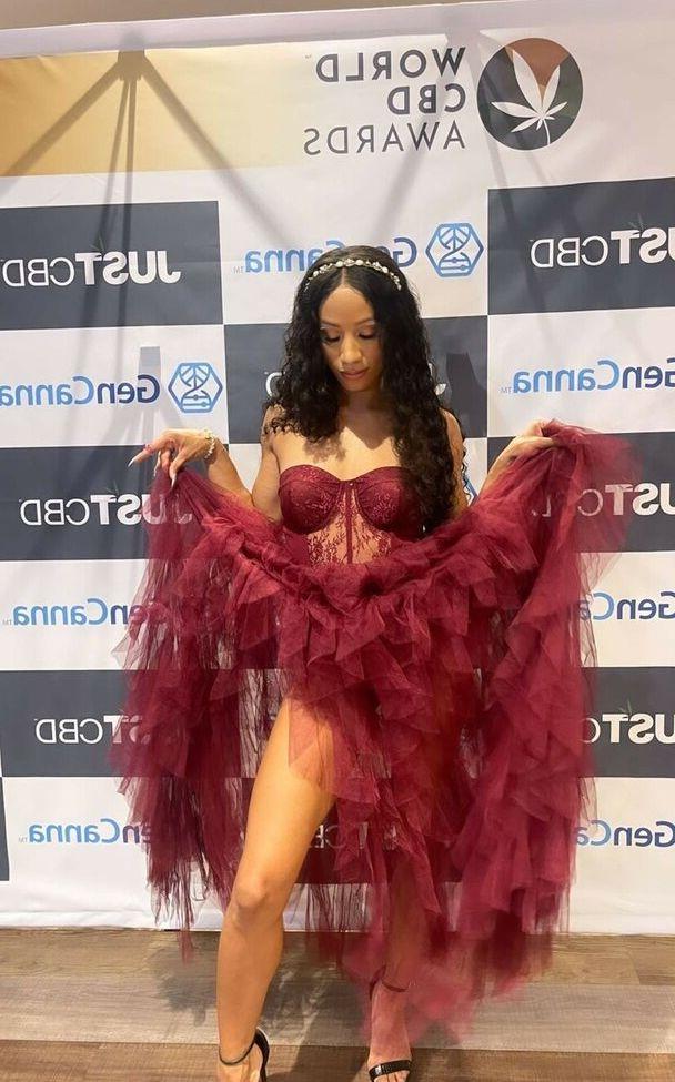 25P Sasha Banks nude