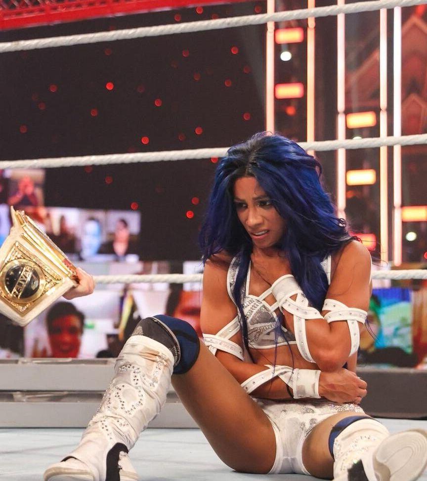25P Sasha Banks nude