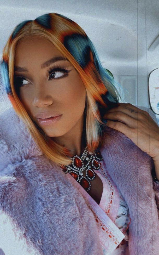 25P Sasha Banks nude