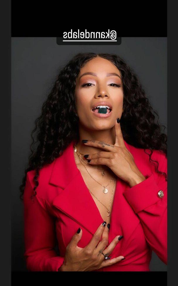 25P Sasha Banks nude