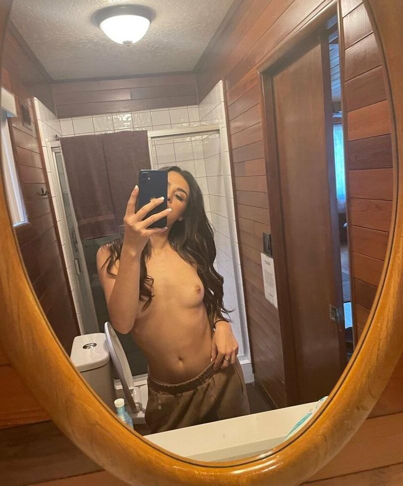 25P Kylie Rocket nude