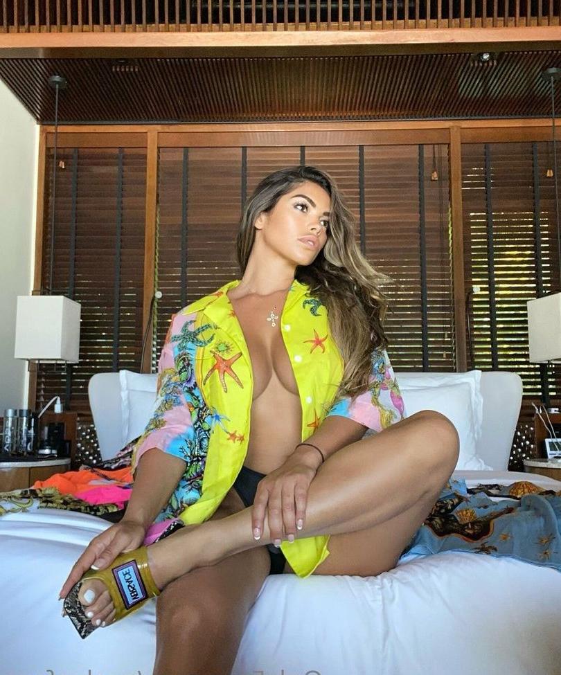 25P Suelyn Medeiros nude