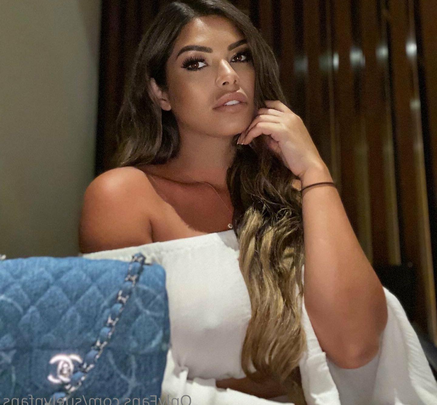25P Suelyn Medeiros nude