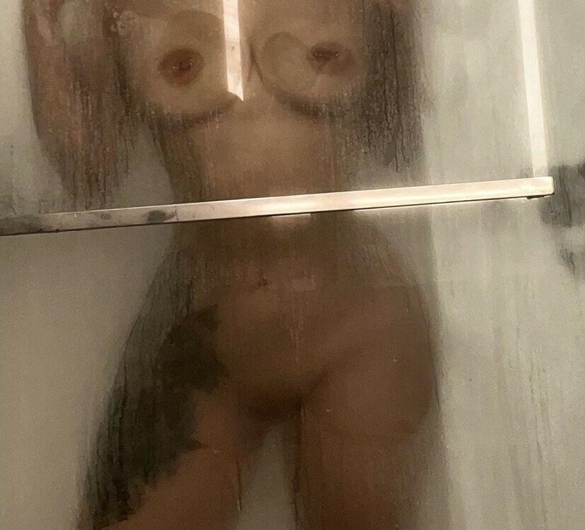 25P Briannagutz nude