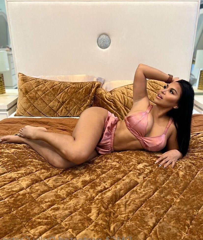 25P Dolly Castro nude
