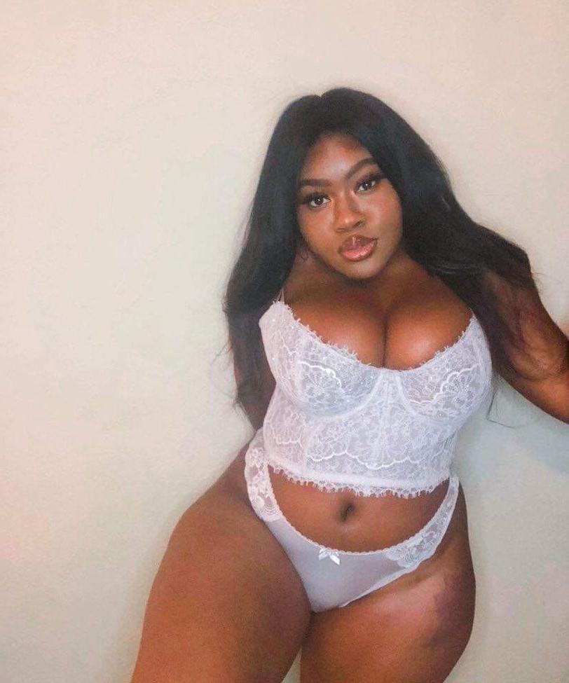 25P Nizhoni Renee nude