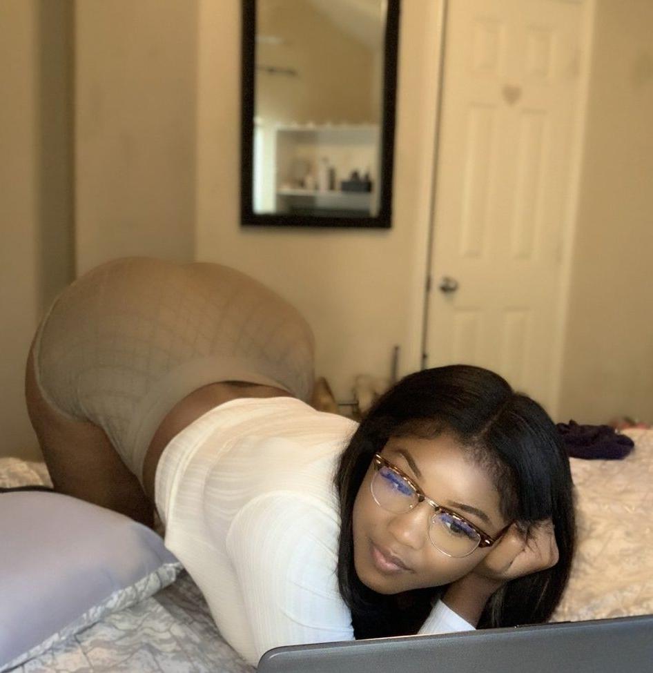 25P Nizhoni Renee nude