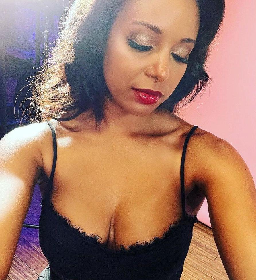 25P Brandi Rhodes nude
