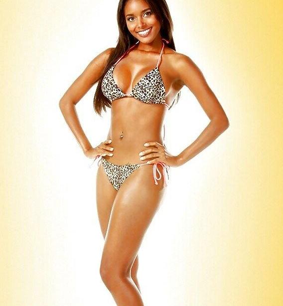 25P Brandi Rhodes nude