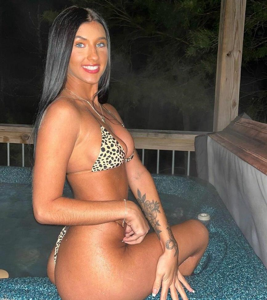 25P Kylee Deweese nude