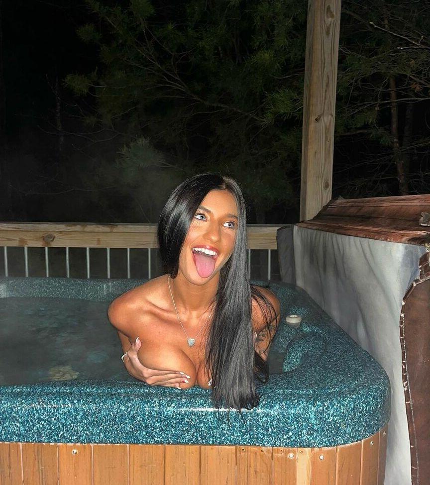 25P Kylee Deweese nude