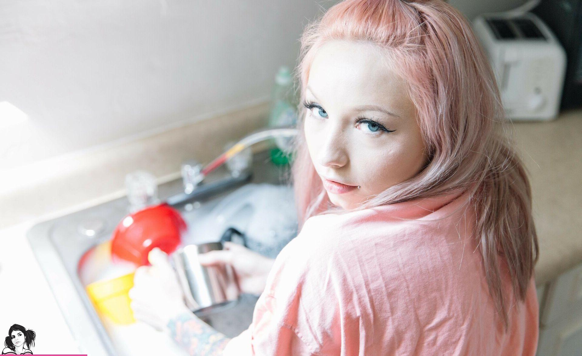 25P Bae Suicide nude