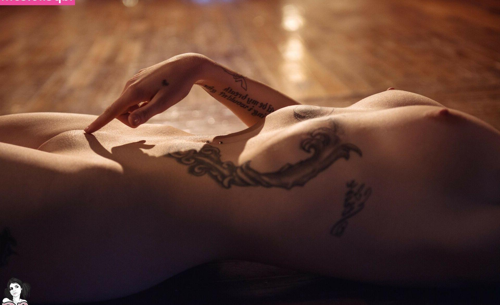 25P Bae Suicide nude