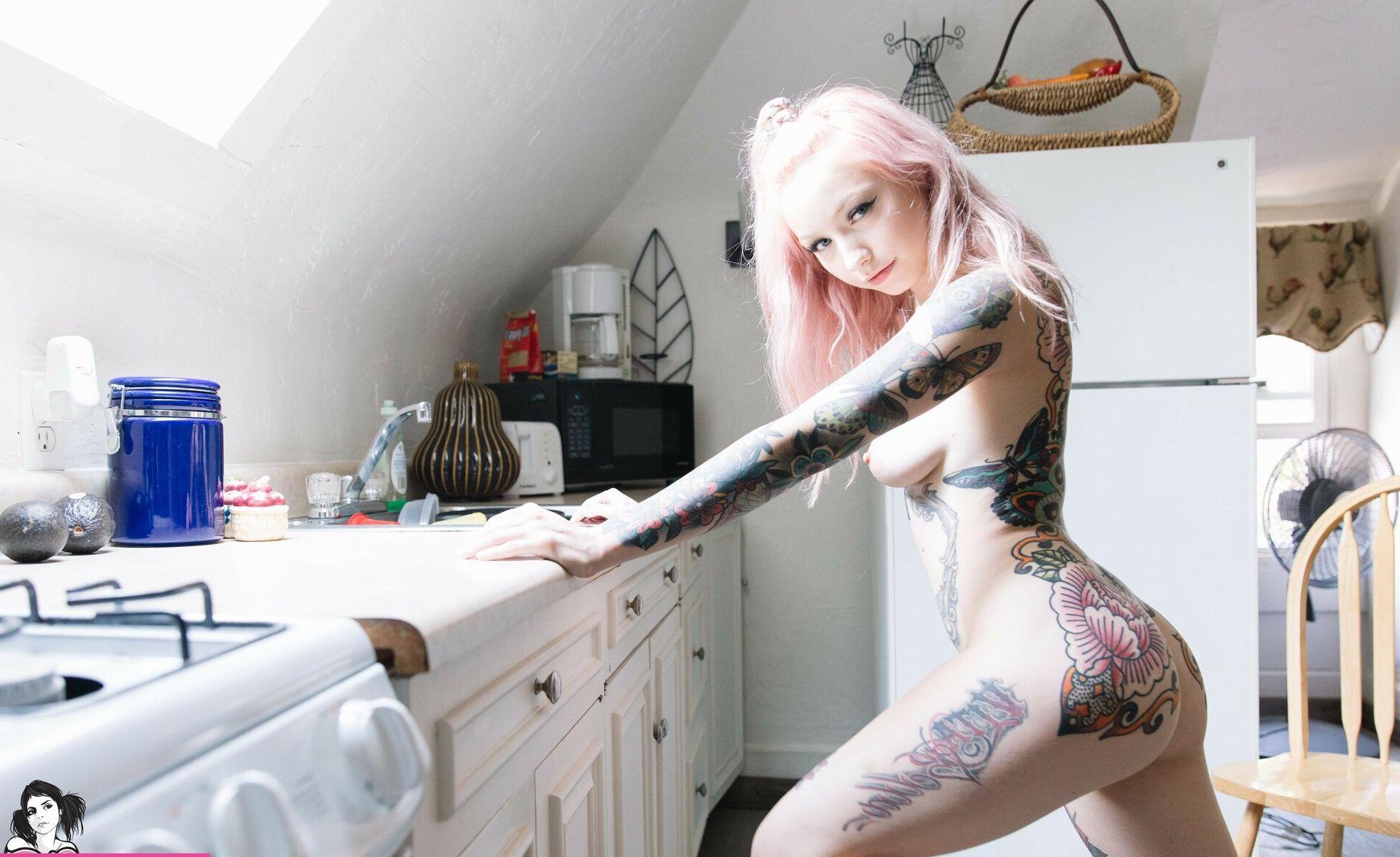 25P Bae Suicide nude