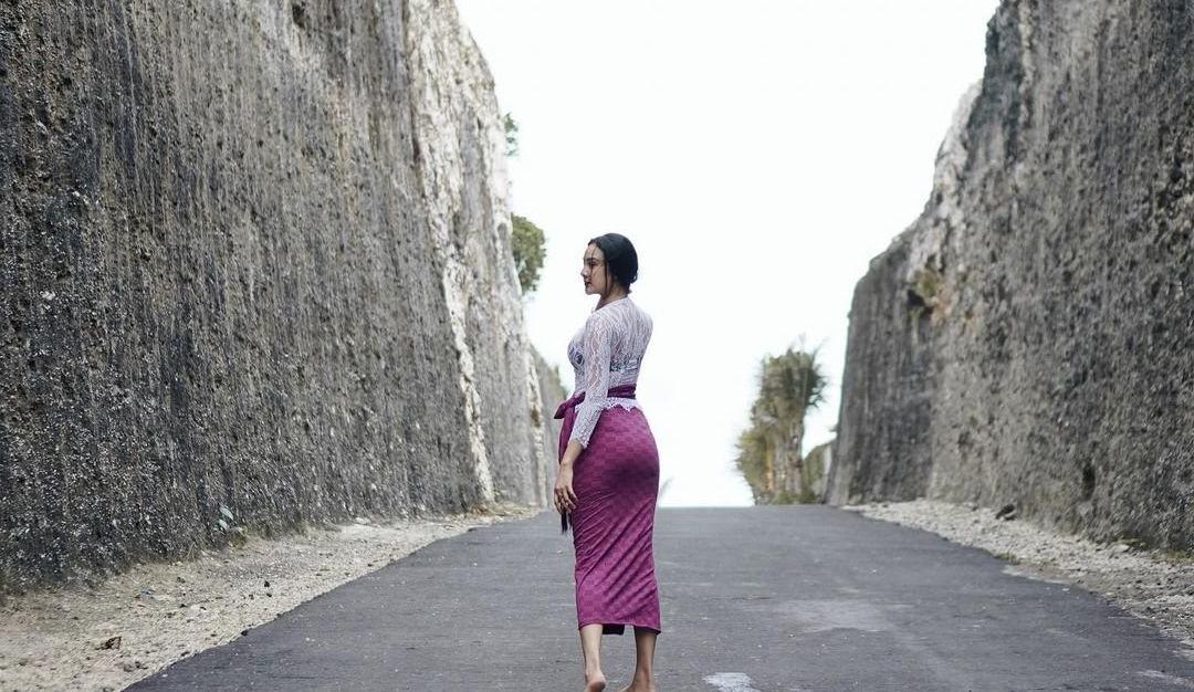 25P Anya Geraldine nude