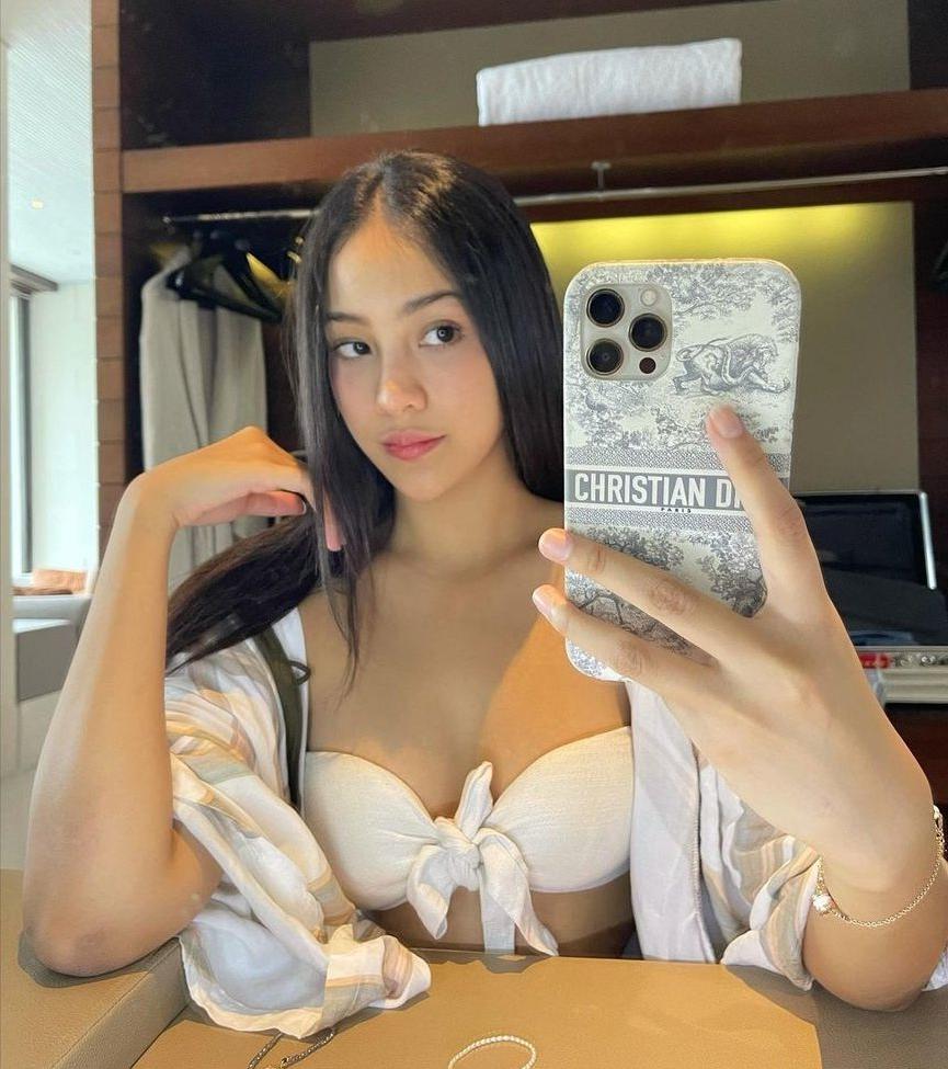 25P Anya Geraldine nude