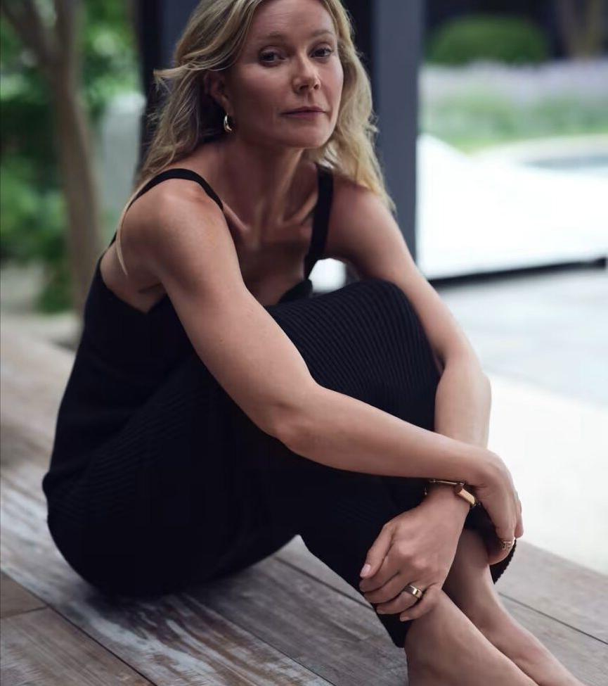 25P Gwyneth Paltrow nude