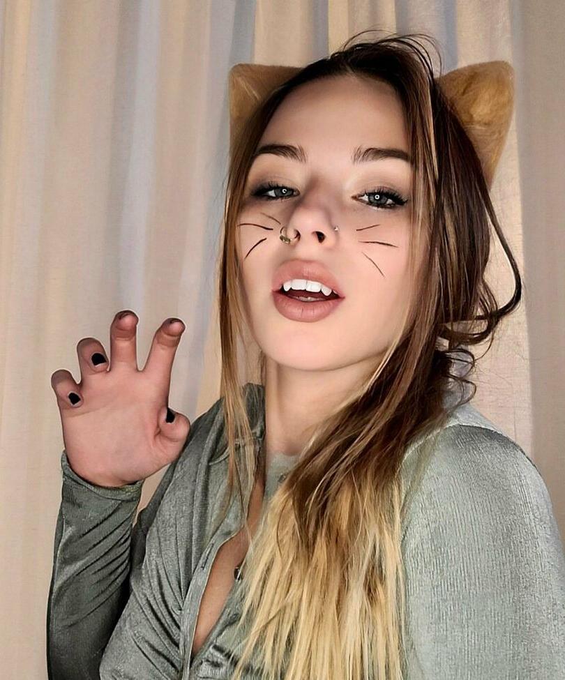 25P Pyro Kitten nude