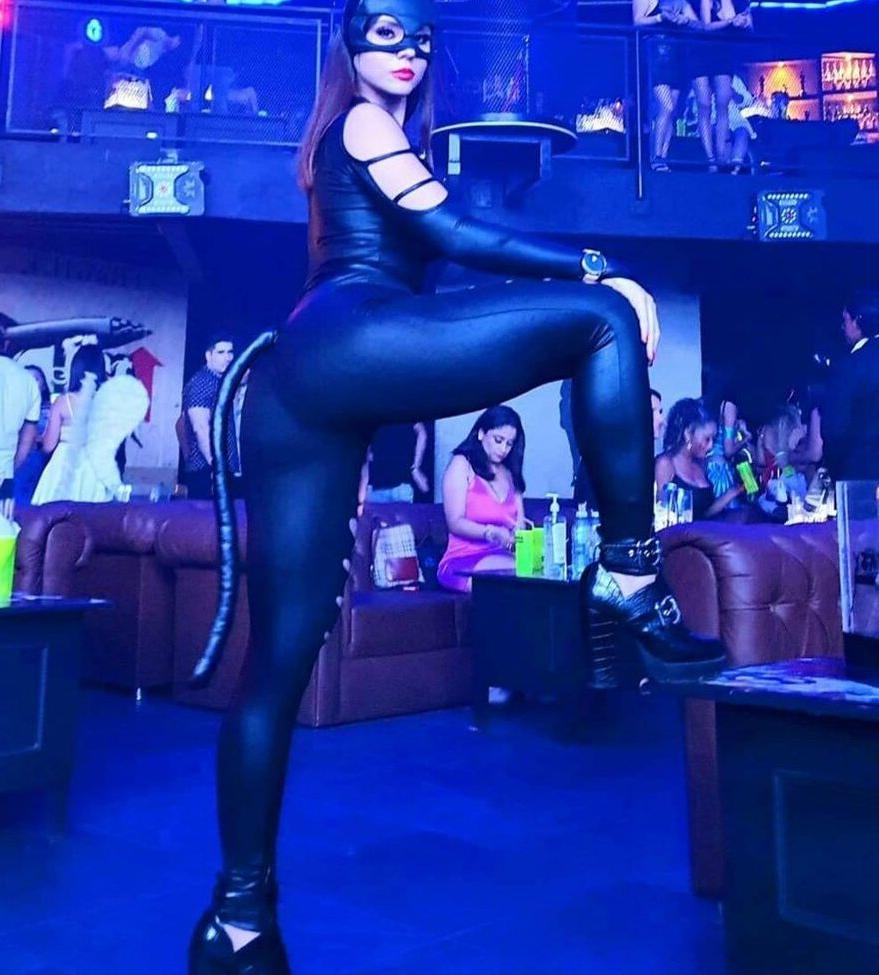 25P Emilia Vizcarra nude