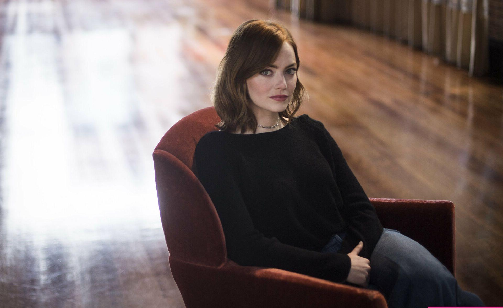 25P Emma Stone nude