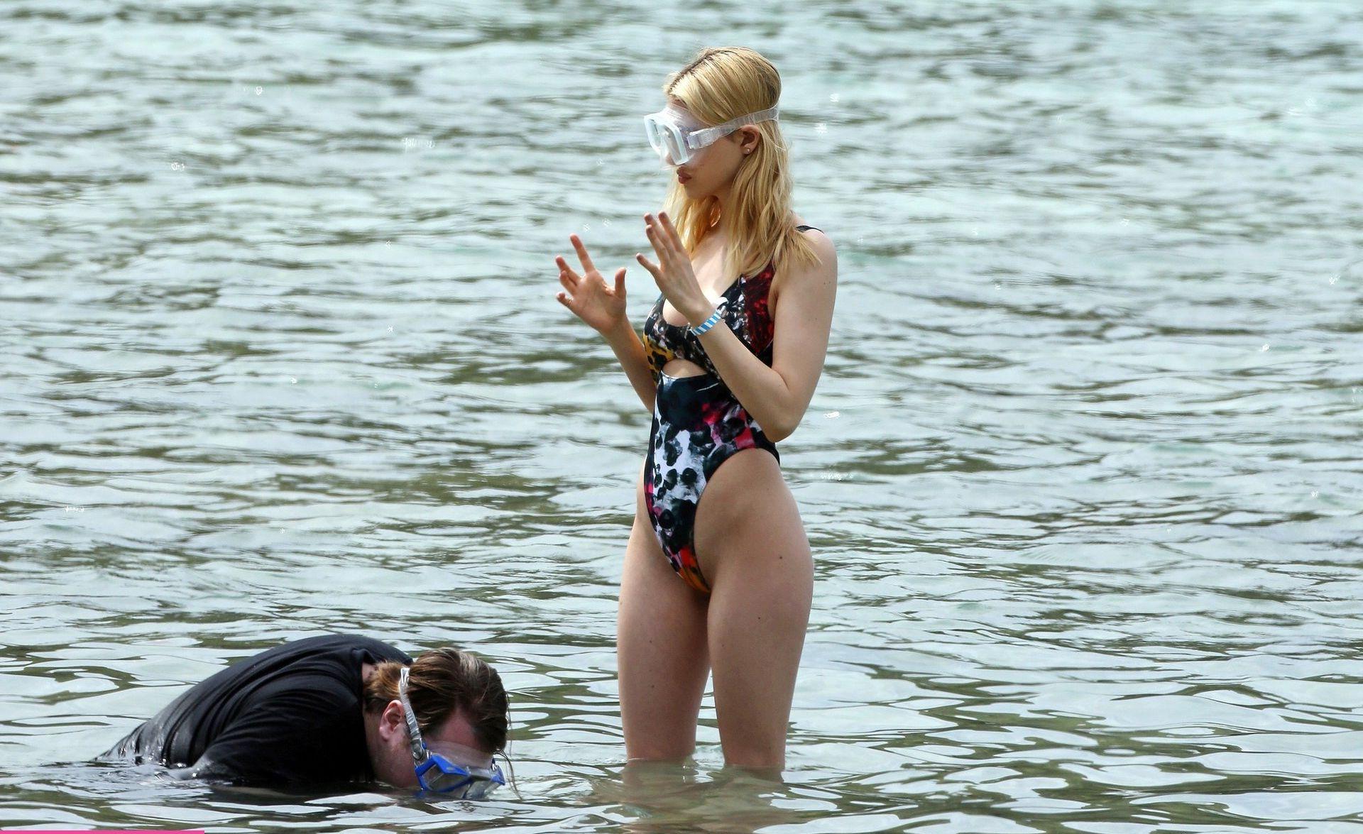 25P Nicola Peltz nude