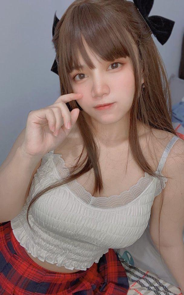 25P Angel Chan nude