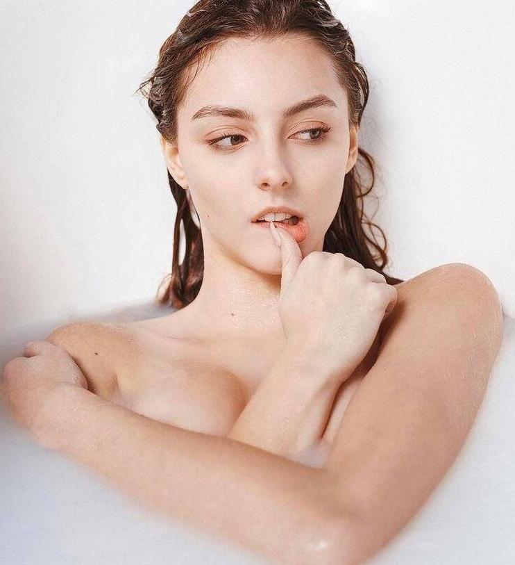 25P Marina Bondarko nude