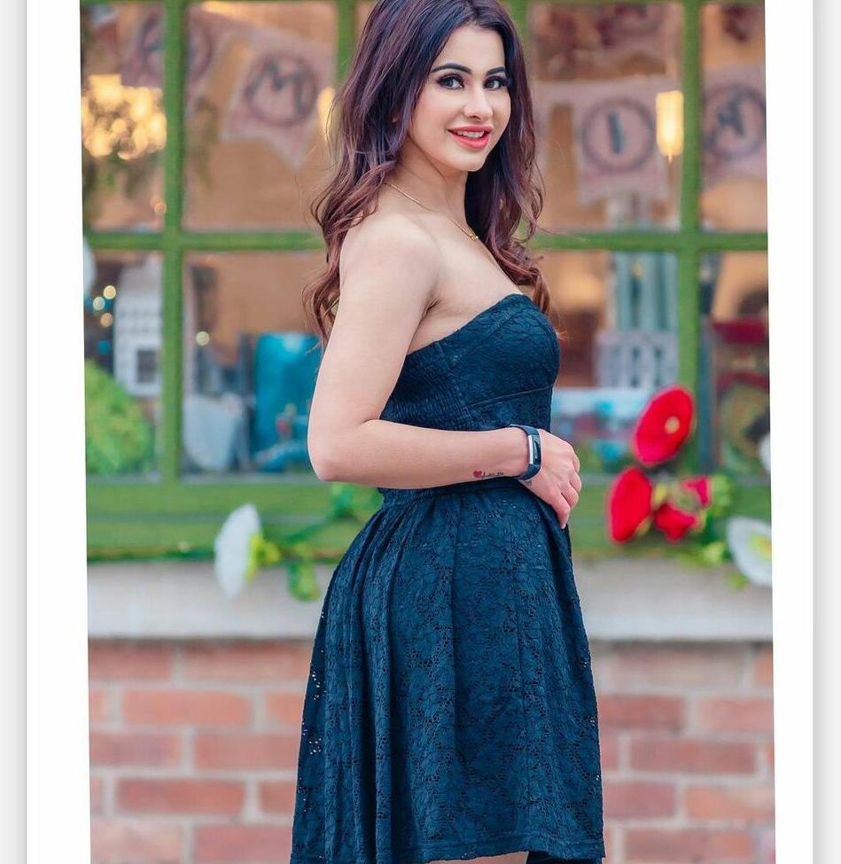 25P Meetii Kalher nude