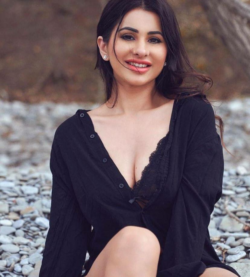 25P Meetii Kalher nude