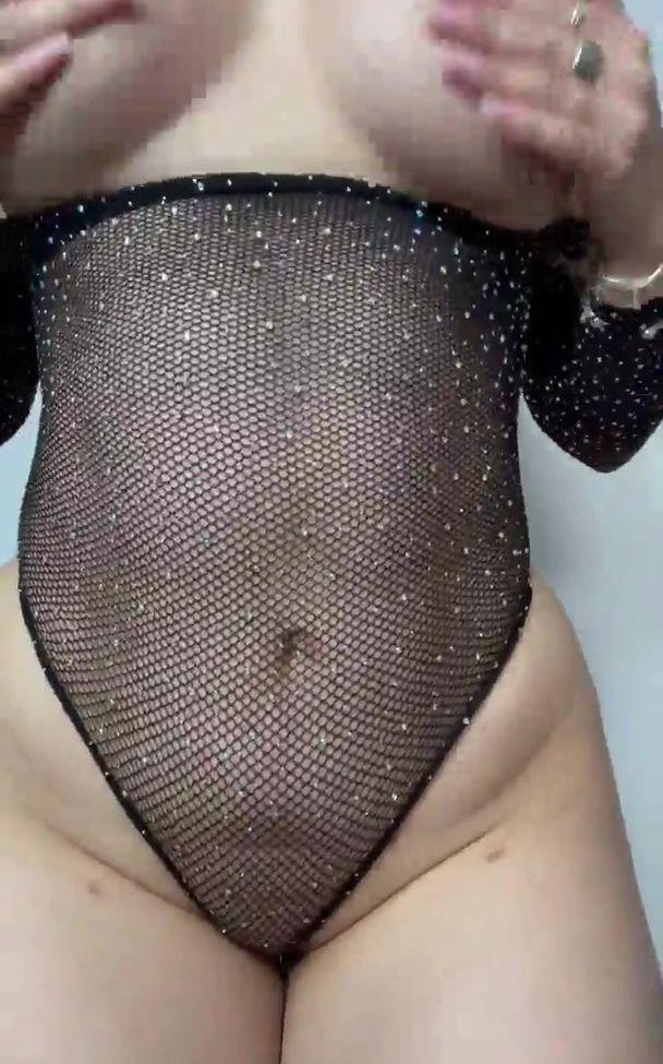 25P Vivi Tarantino nude