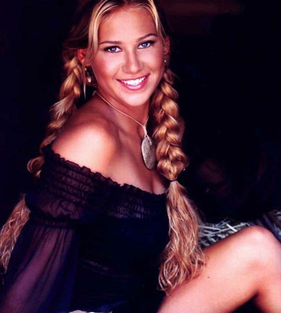 25P Anna Kournikova nude