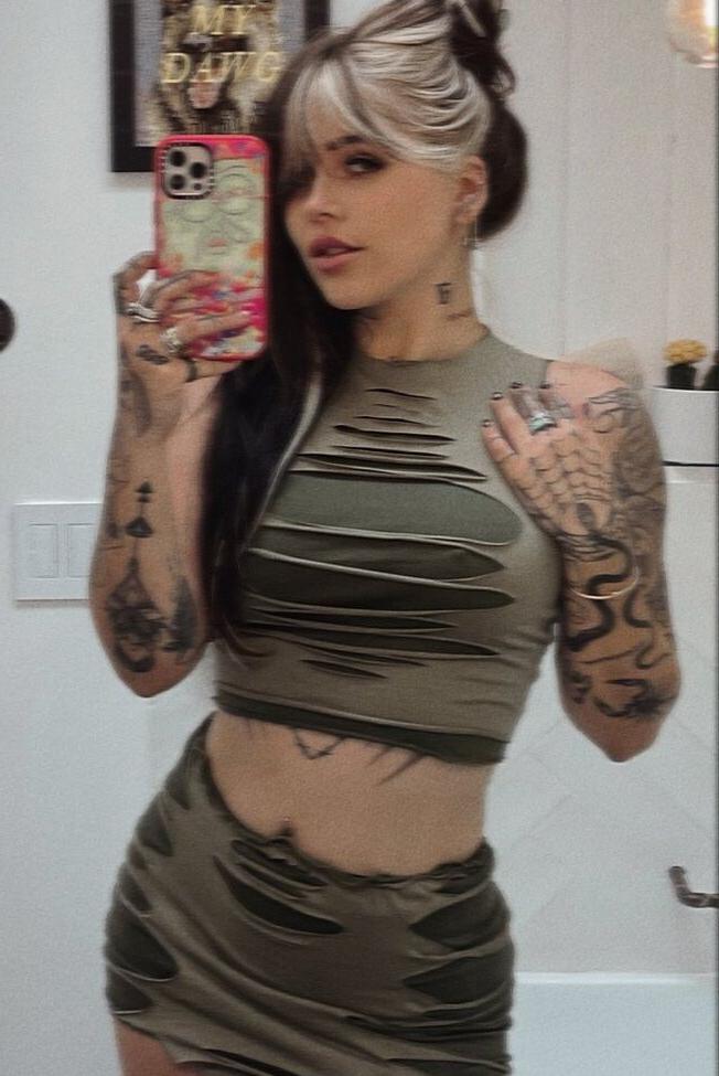 24P Cray nude