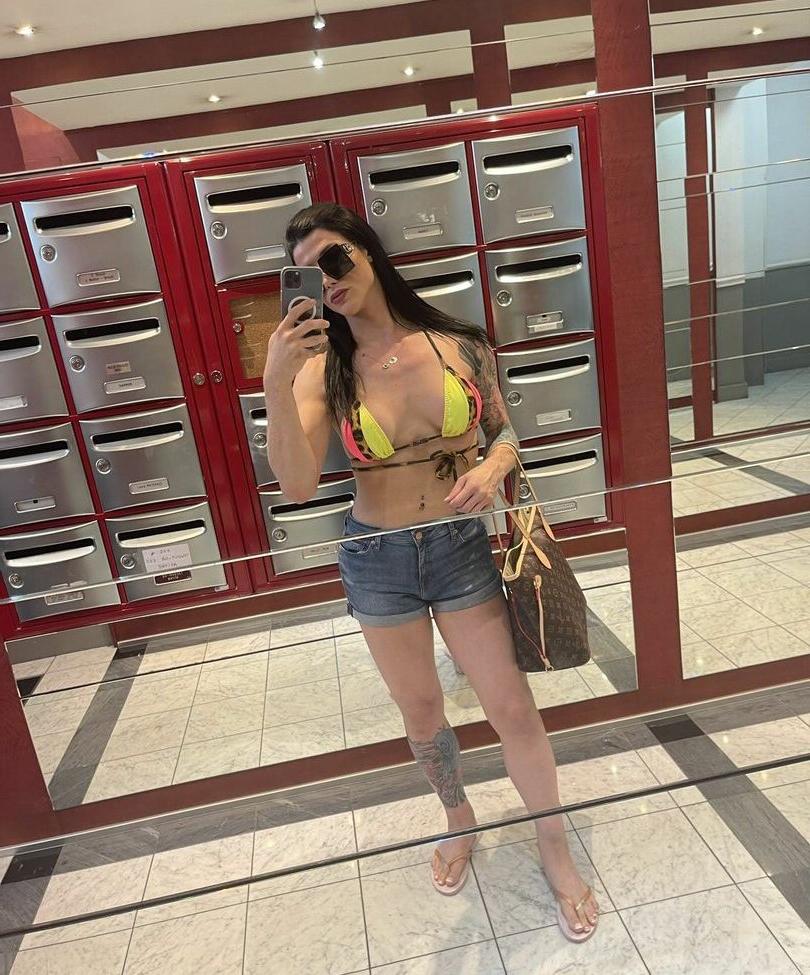 21P Victória Carvalho nude