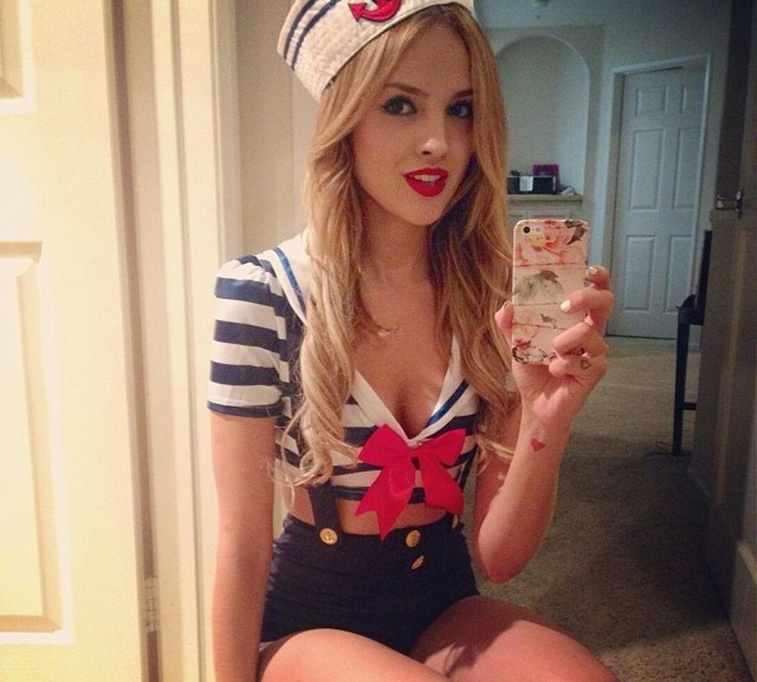 25P Eiza Gonzalez nude