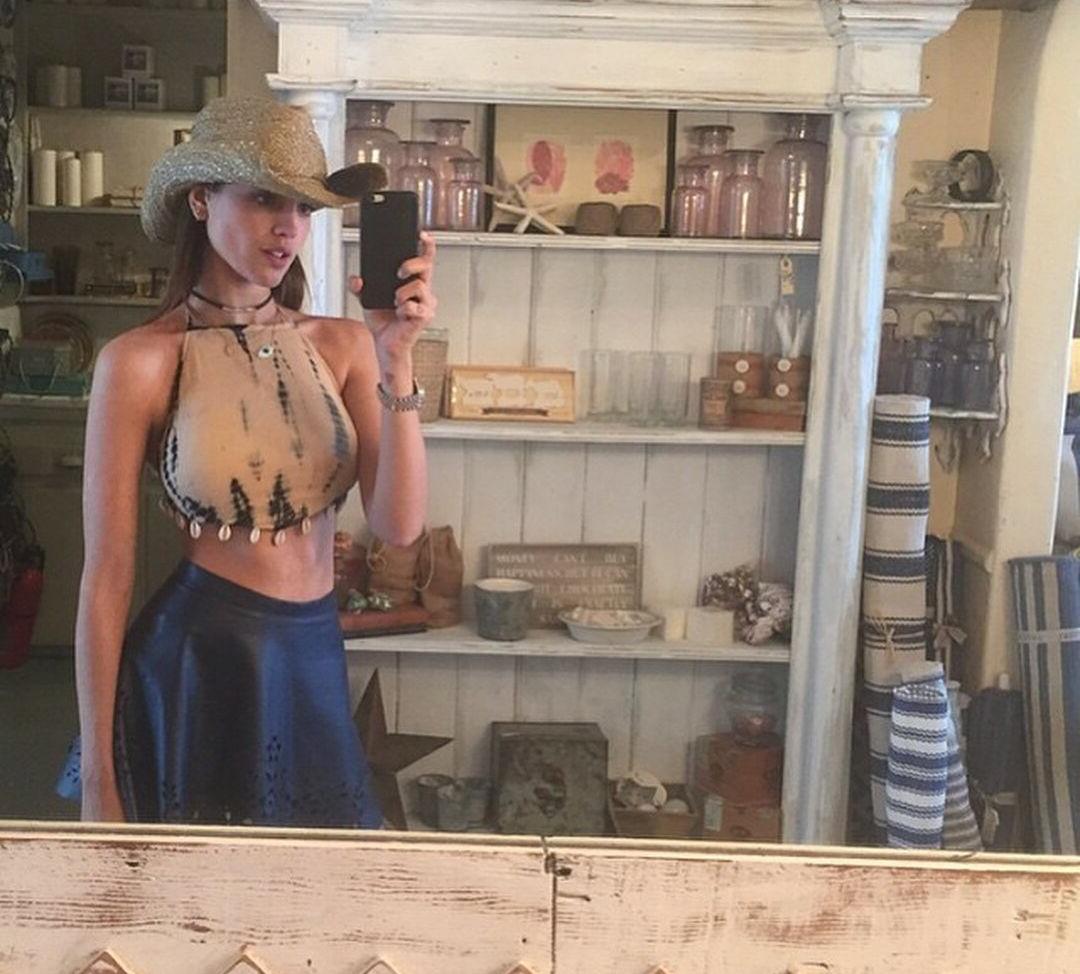 25P Eiza Gonzalez nude