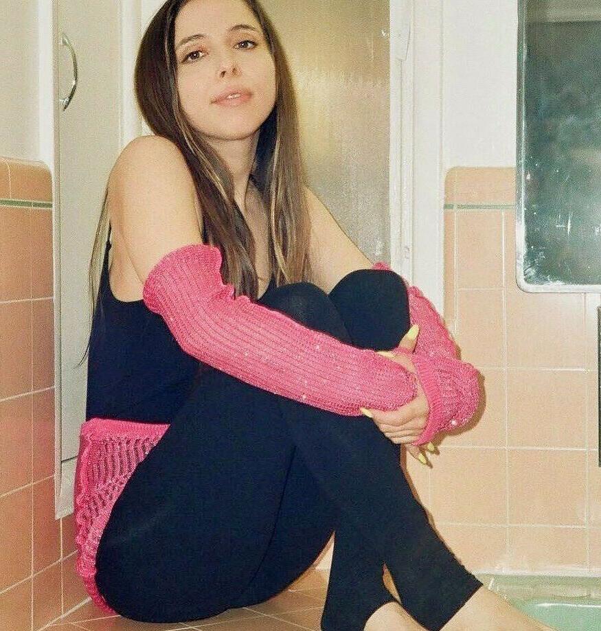 25P Esther Povitsky nude