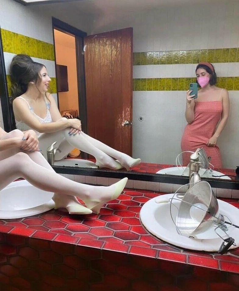25P Esther Povitsky nude