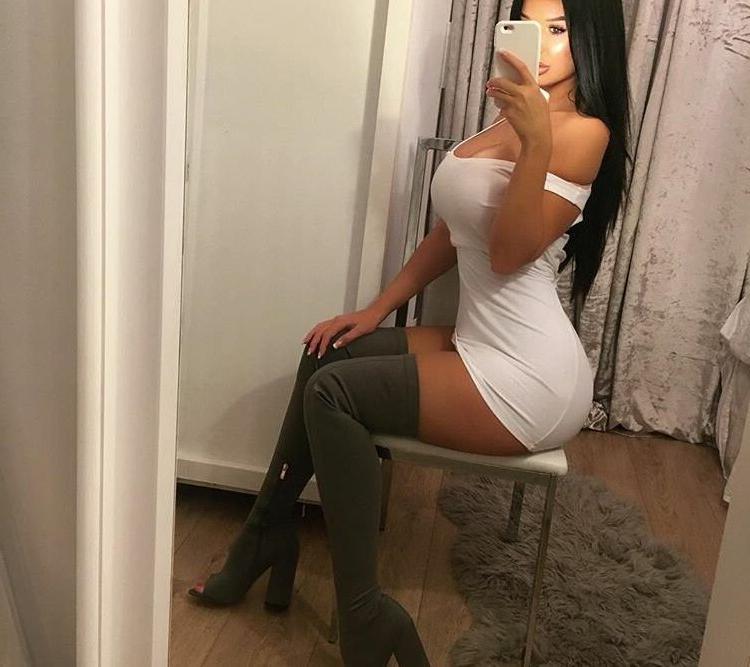25P Elizabeth Georgina nude
