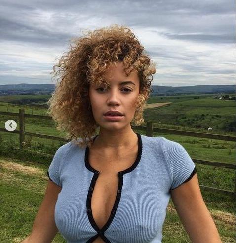25P Lara_never_laura nude