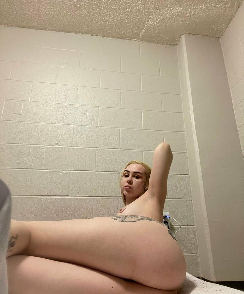 18P Taylor Coit nude