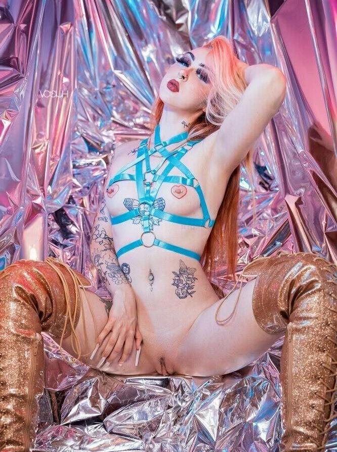 18P Taylor Coit nude