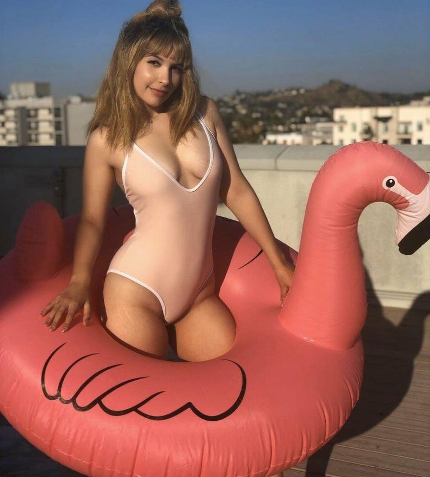 25P Lara Lunardi nude