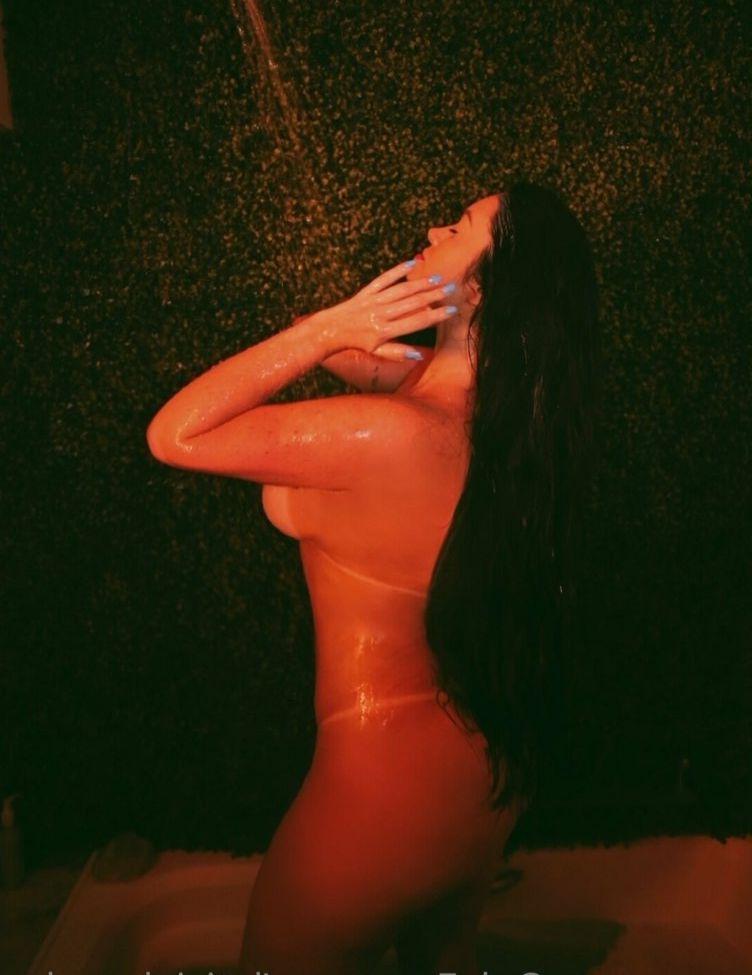 25P Leticia Beppler nude